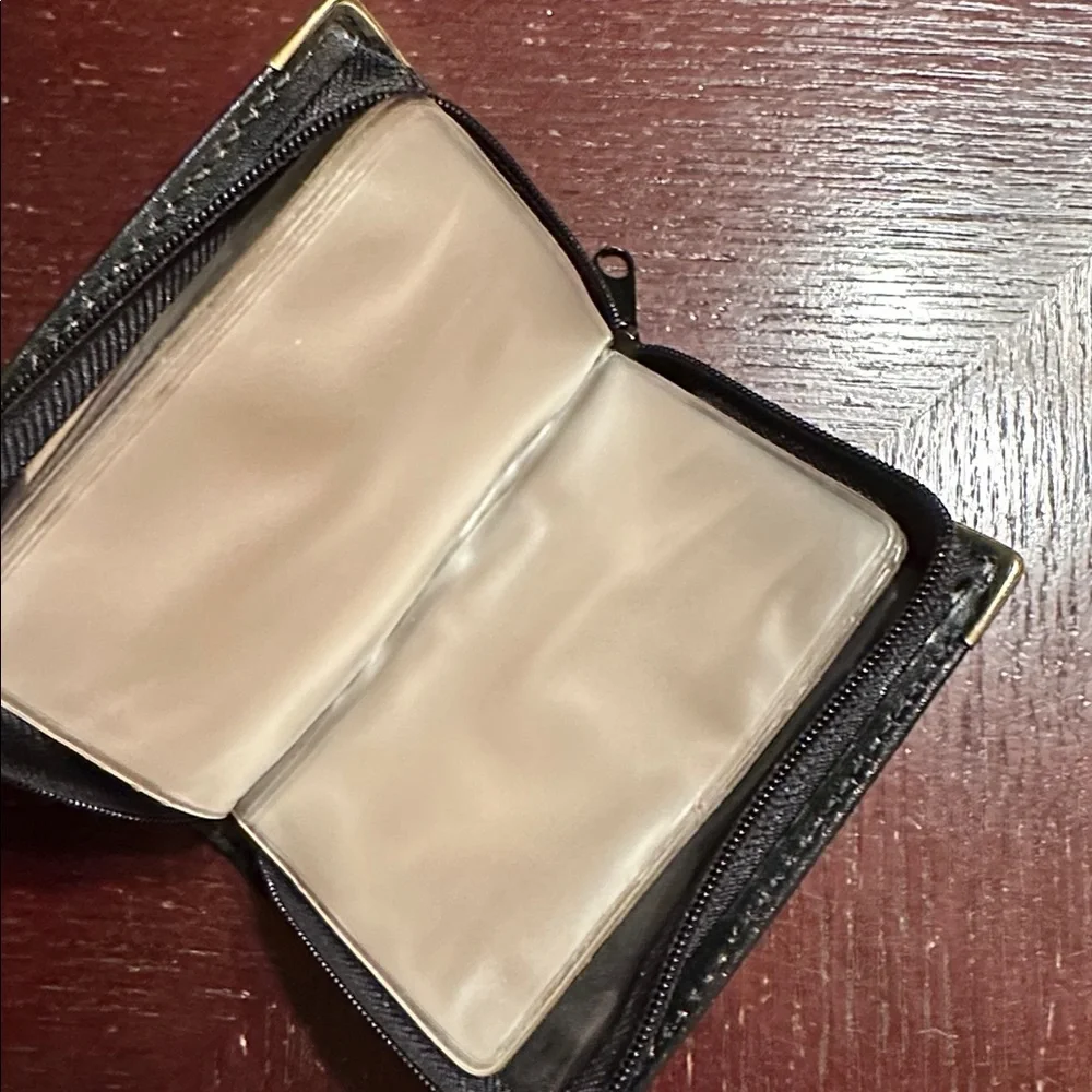 Black leather 32-card zippered credit card case